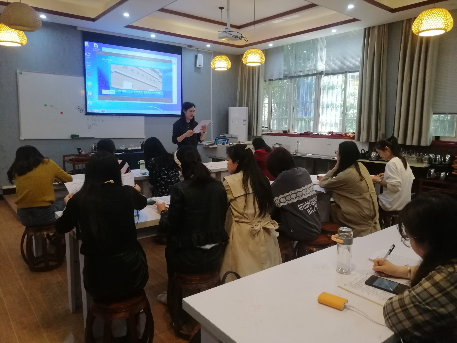 旅游管理系员工党支部开展党史学习教育专题读书班活动（李晶晶）.jpg