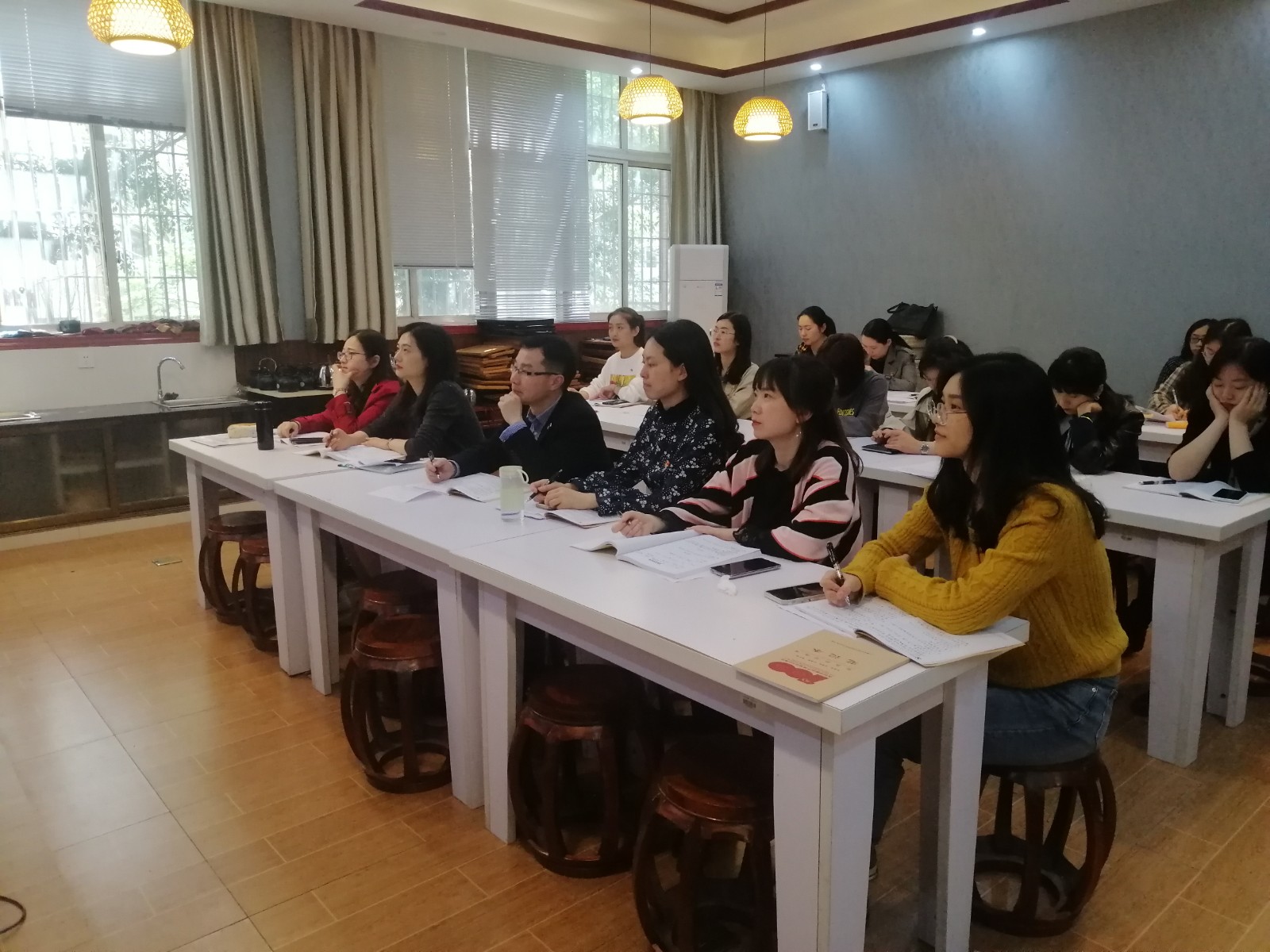 旅游管理系教工党支部开展党史学习教育专题读书班（周迪）.jpg