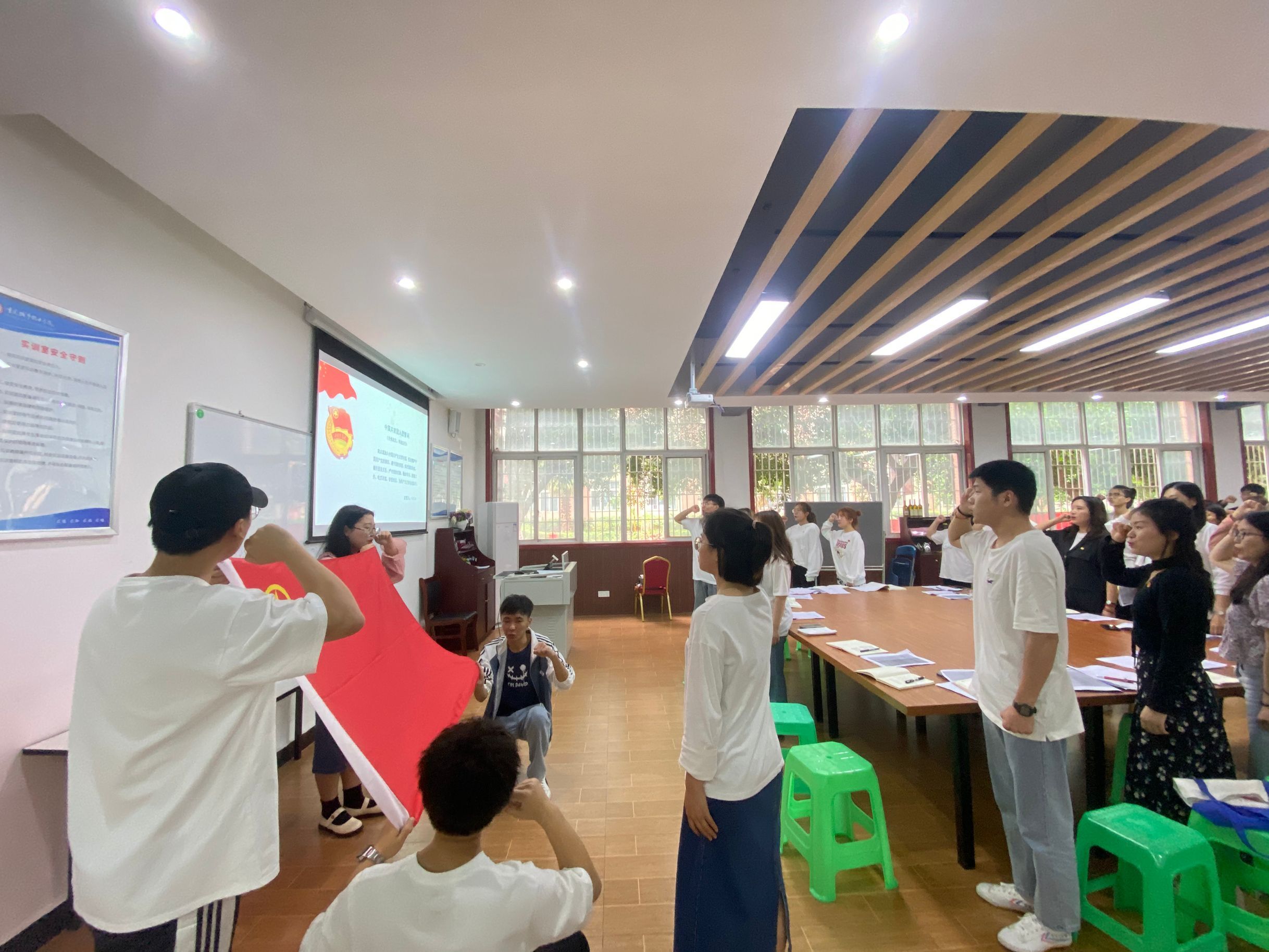 20级幼儿管理0031支部开展“弘扬红岩精神 坚守初心使命”主题团日活动（杨婷婷） (2).jpg