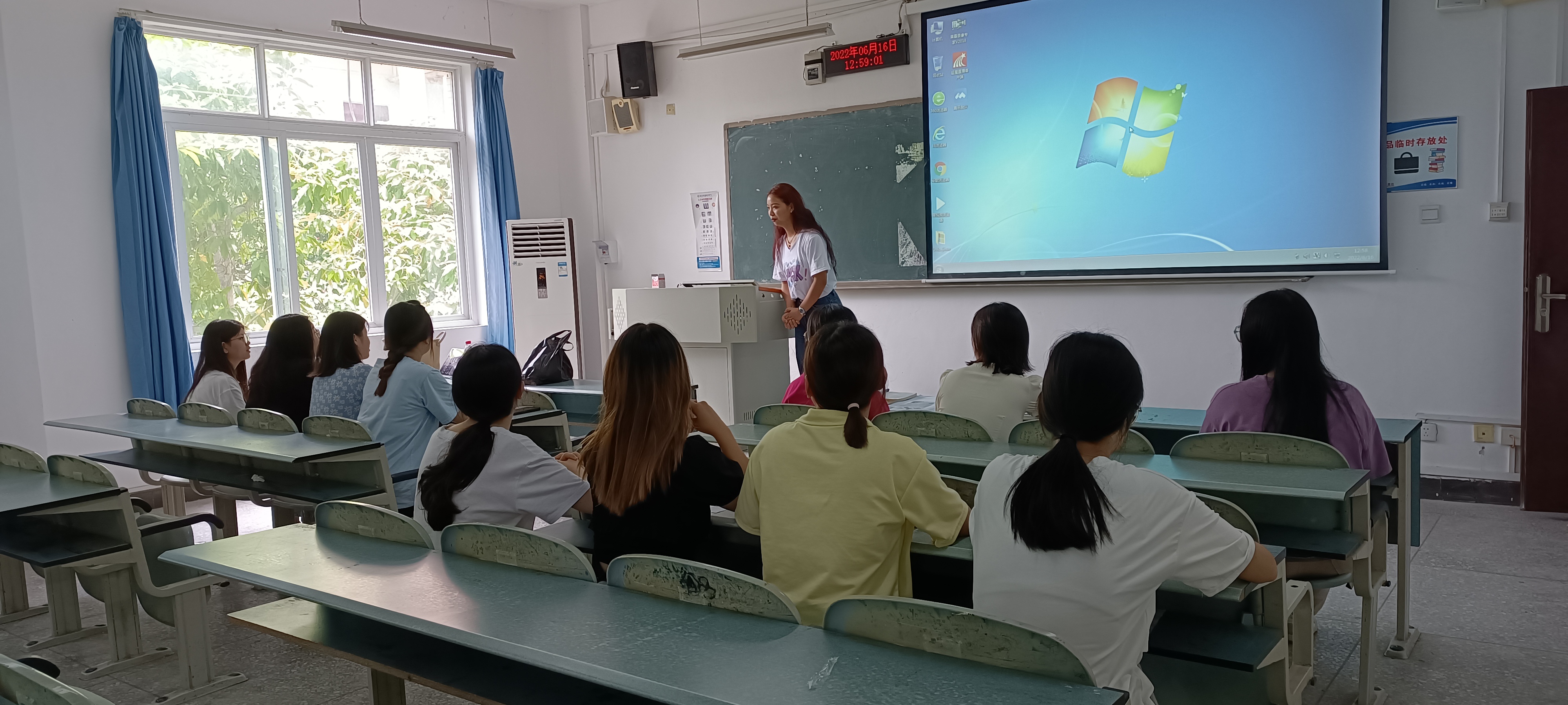 bevictor伟德官网邀请爱乐祺早教中心参加专场招聘会.jpg