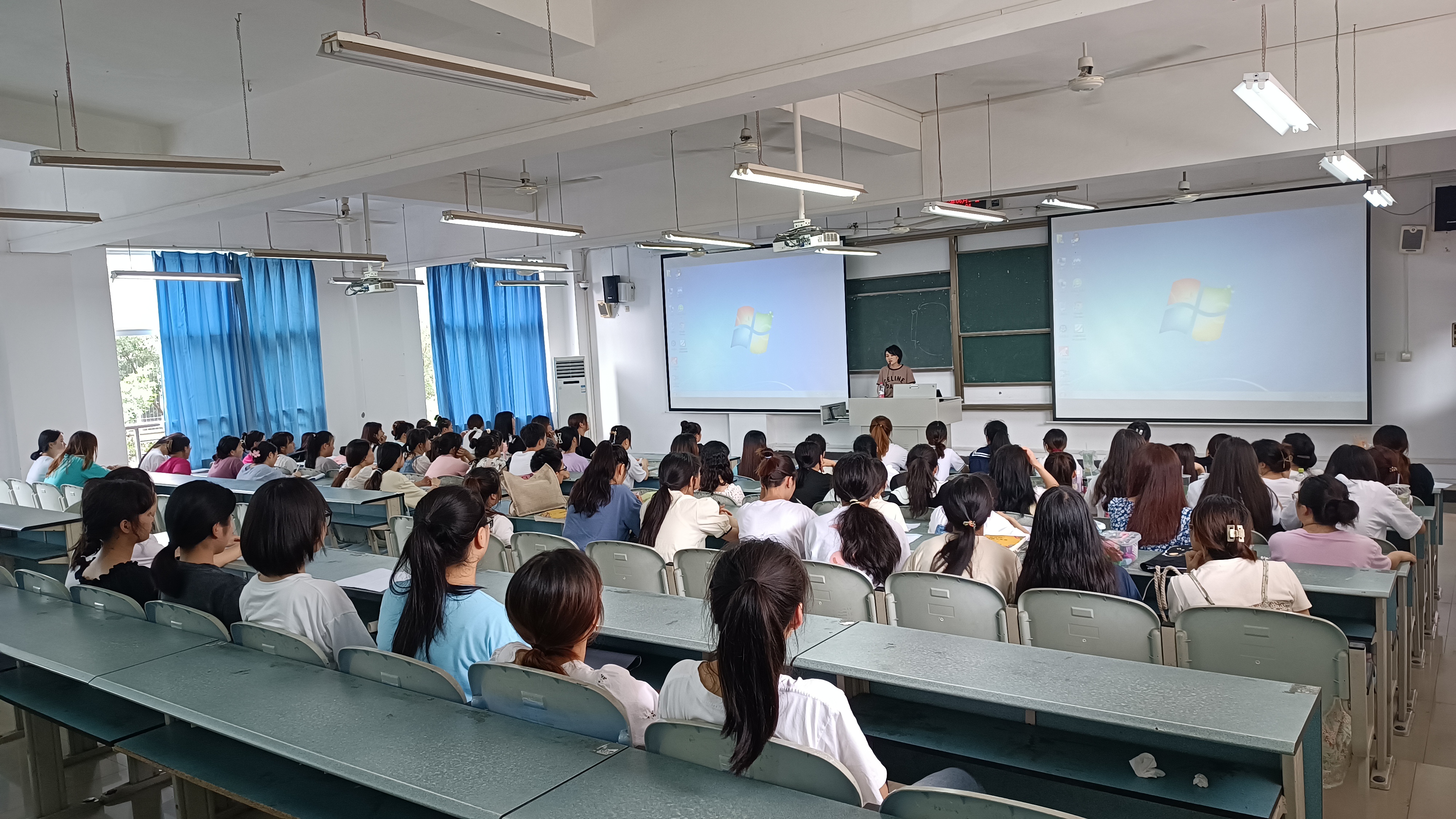 bevictor伟德官网邀请九龙坡区芭比教育集团开展专场招聘会.jpg