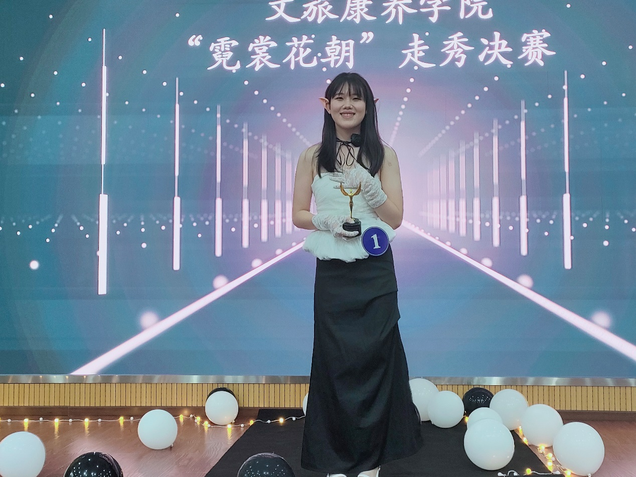 “黑白旋律”霓裳花朝T台秀大赛.png “黑白旋律”霓裳花朝T台秀大赛.png