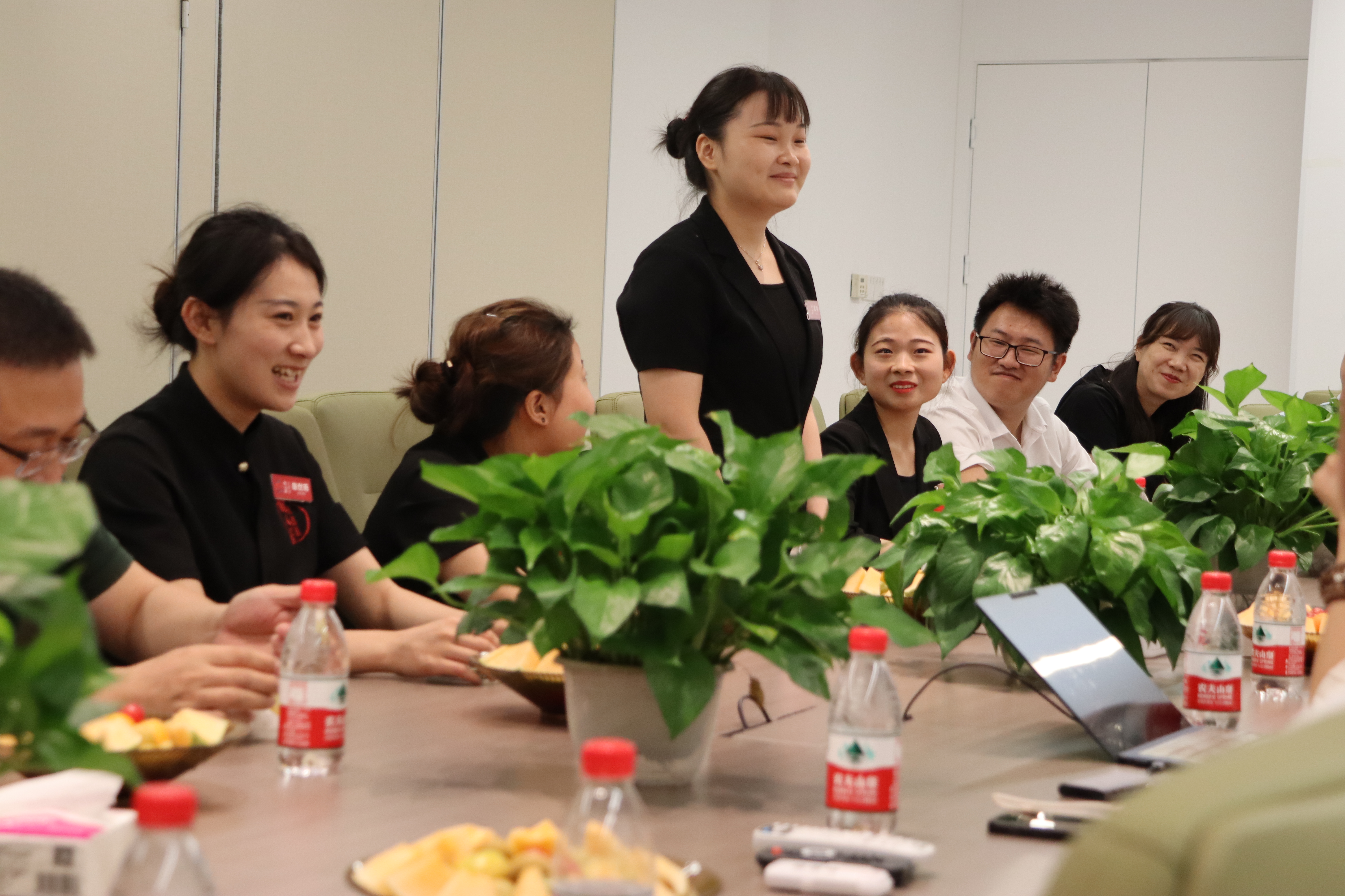 bevictor伟德官网组织教师访企拓岗（二）.jpg