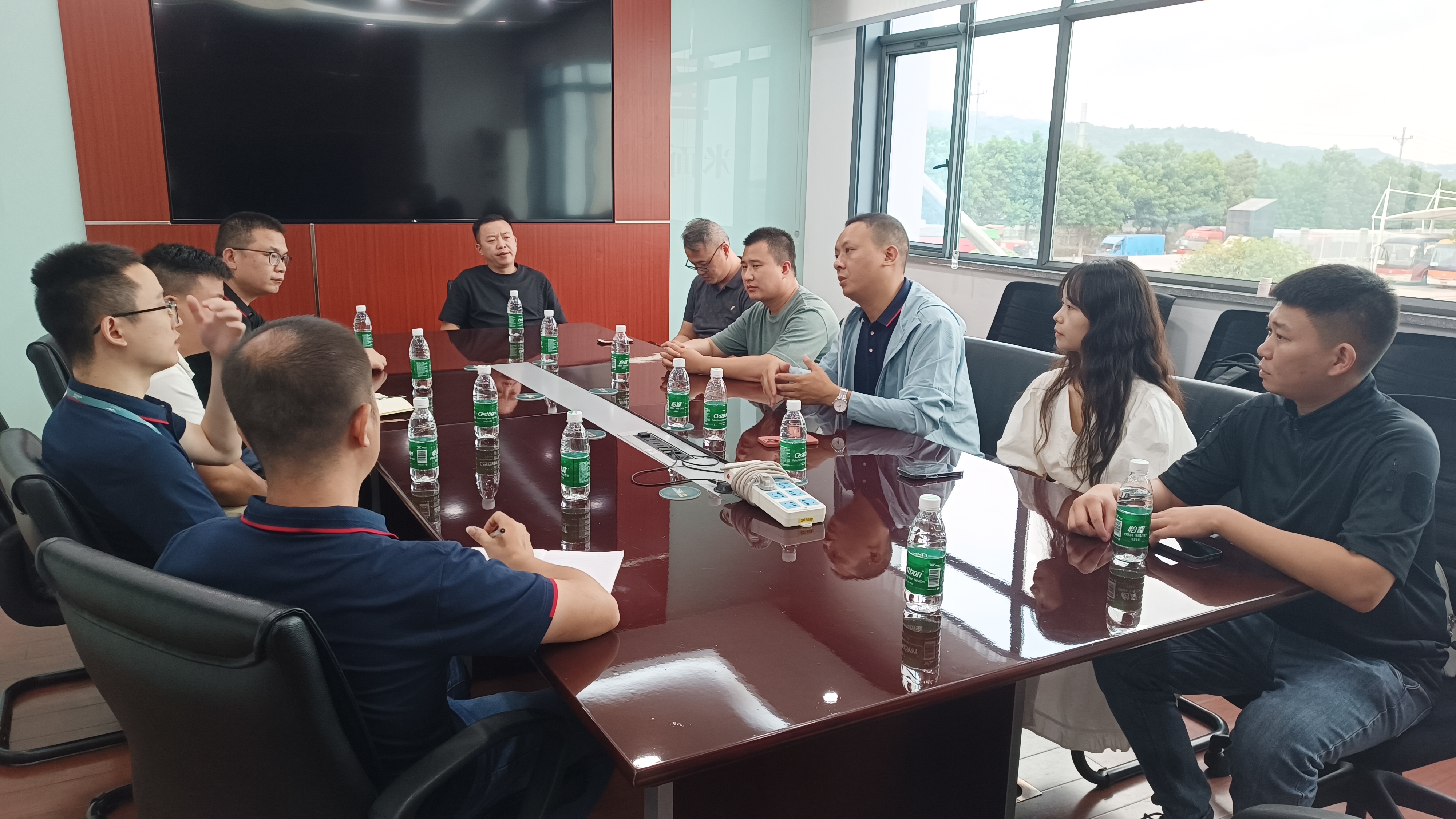 bevictor伟德官网与金龙鱼粮油食品有限公司开展洽谈.jpg